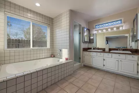 Bath - 4221 Waymar Ct, Carmichael, CA 95608 photo 3 of 4