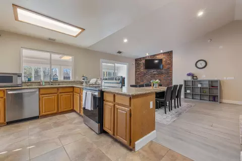 Entry Way - 4221 Waymar Ct, Carmichael, CA 95608 photo 5 of 14