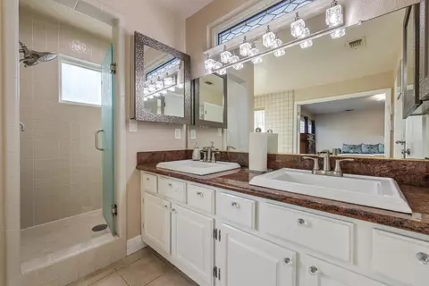 Bath - 4221 Waymar Ct, Carmichael, CA 95608 photo 4 of 4