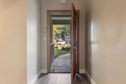 Entry Way - 4221 Waymar Ct, Carmichael, CA 95608 photo 2 of 14