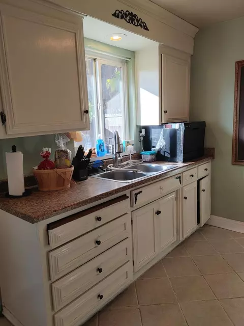 Kitchen - 2005 Althoff Way, Modesto, CA 95355 photo 1 of 2