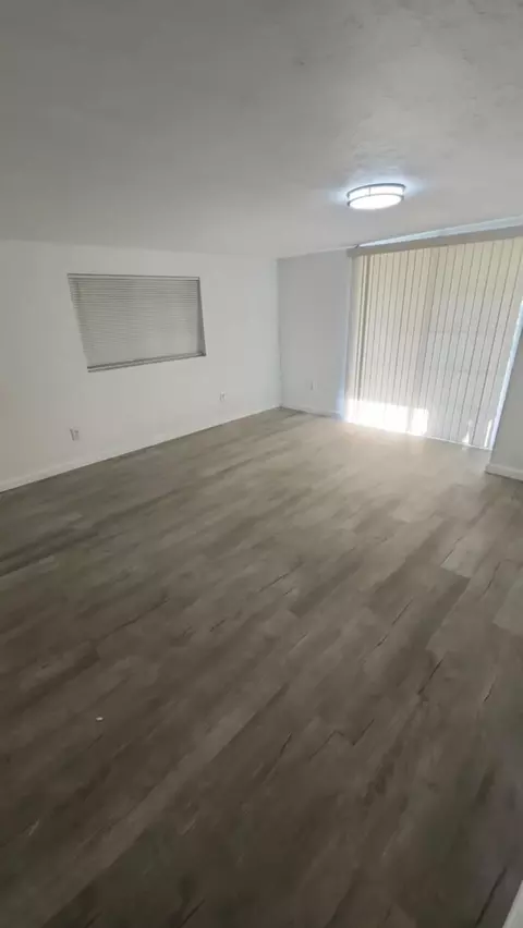 Living - 602 Spruce Rd, Exeter, CA 93221 photo 2 of 4