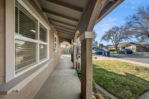 Entry Way - 120 Eula Dr, Modesto, CA 95354 photo 1 of 4