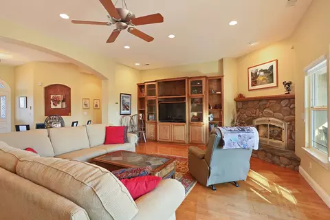 Living - 16025 E Harney Ln, Lodi, CA 95240 photo 3 of 4