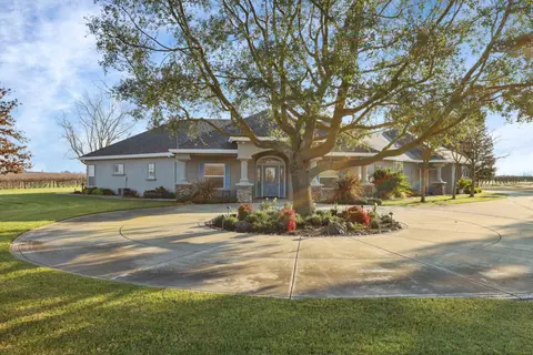 Exterior - 16025 E Harney Ln, Lodi, CA 95240 photo 5 of 18