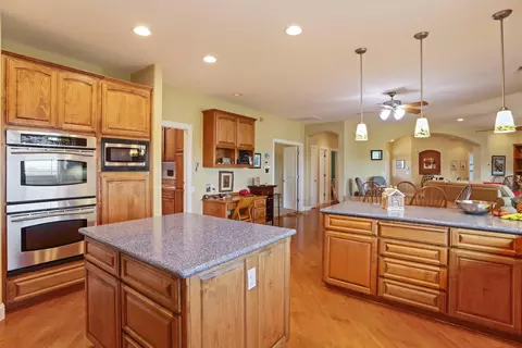 Kitchen - 16025 E Harney Ln, Lodi, CA 95240 photo 5 of 6