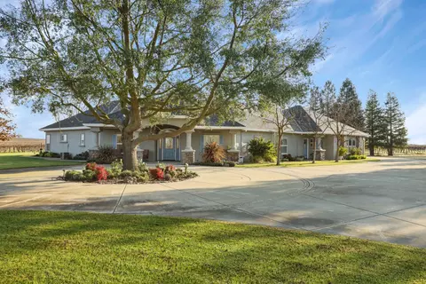 Exterior - 16025 E Harney Ln, Lodi, CA 95240 photo 4 of 18