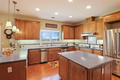 Kitchen - 16025 E Harney Ln, Lodi, CA 95240 photo 3 of 6