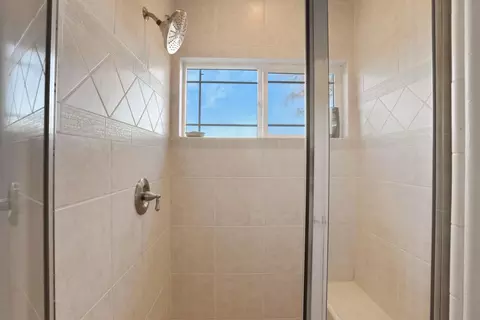 Bath - 16025 E Harney Ln, Lodi, CA 95240 photo 5 of 7