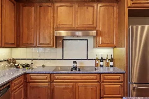 Kitchen - 16025 E Harney Ln, Lodi, CA 95240 photo 4 of 6