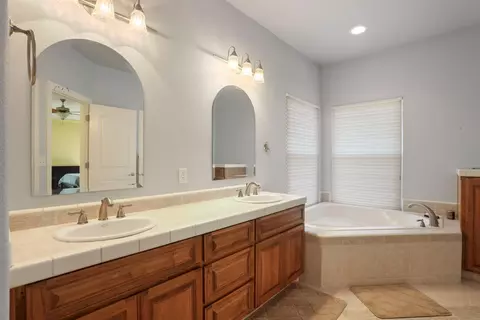 Bath - 16025 E Harney Ln, Lodi, CA 95240 photo 2 of 7