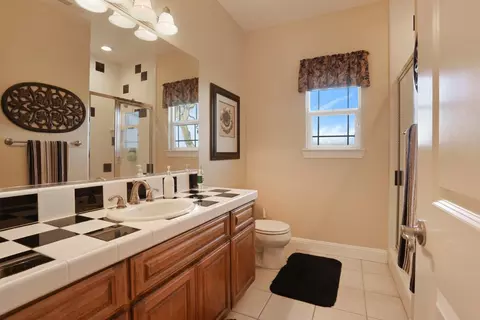 Bath - 16025 E Harney Ln, Lodi, CA 95240 photo 6 of 7