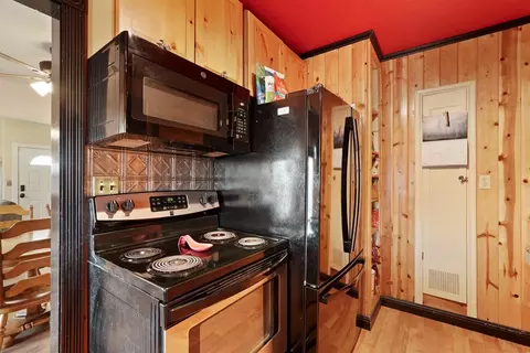 Kitchen - 1000 S Central Ave, Lodi, CA 95240 photo 2 of 3