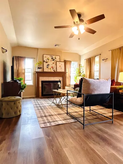 Living - 1000 S Central Ave, Lodi, CA 95240 photo 2 of 2