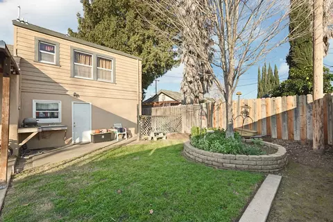 Exterior - 1000 S Central Ave, Lodi, CA 95240 photo 6 of 7