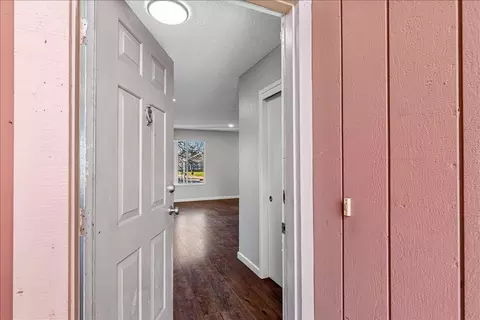 Entry Way - 495 Cherry Ln #G, Manteca, CA 95337 photo 1 of 2