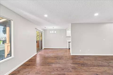 Living - 495 Cherry Ln #G, Manteca, CA 95337 photo 5 of 6