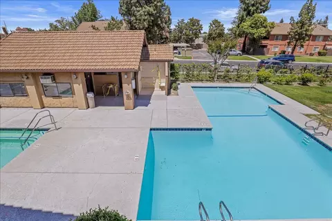 Exterior - 495 Cherry Ln #G, Manteca, CA 95337 photo 4 of 5