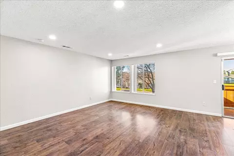 Living - 495 Cherry Ln #G, Manteca, CA 95337 photo 2 of 6