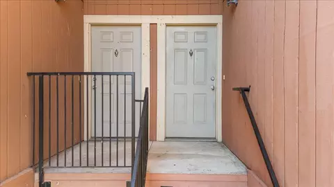 Exterior - 495 Cherry Ln #G, Manteca, CA 95337 photo 2 of 5