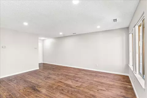 Living - 495 Cherry Ln #G, Manteca, CA 95337 photo 3 of 6