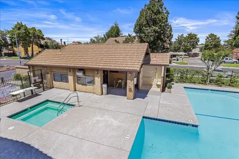 Exterior - 495 Cherry Ln #G, Manteca, CA 95337 photo 5 of 5