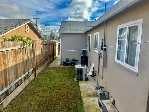 Exterior - 609 Kettleman, Lodi, CA 95240 photo 15 of 20