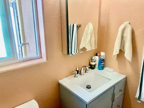 Bath - 609 Kettleman, Lodi, CA 95240 photo 5 of 11