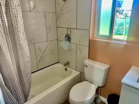 Bath - 609 Kettleman, Lodi, CA 95240 photo 4 of 11