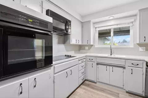 Kitchen - 2337 Corbin Ln, Lodi, CA 95242 photo 2 of 4