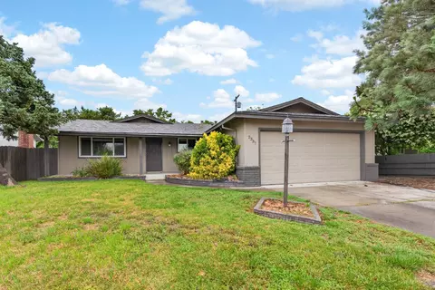 Exterior - 2337 Corbin Ln, Lodi, CA 95242 photo 2 of 10