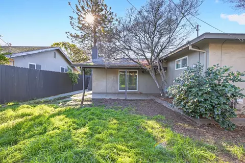 Exterior - 2337 Corbin Ln, Lodi, CA 95242 photo 5 of 10