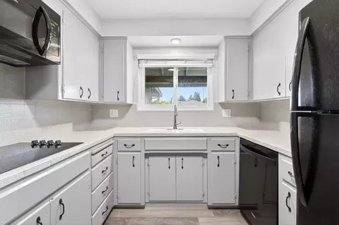 Kitchen - 2337 Corbin Ln, Lodi, CA 95242 photo 3 of 4