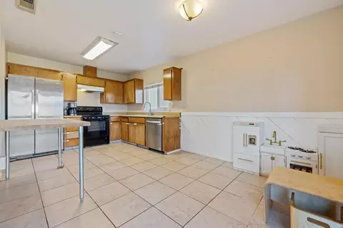 Kitchen - 2513 Stoneridge Dr, Modesto, CA 95355 photo 1 of 5