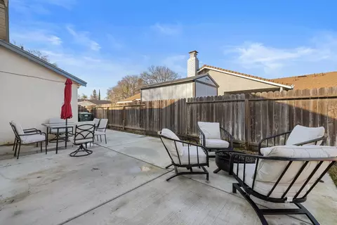 Exterior - 2513 Stoneridge Dr, Modesto, CA 95355 photo 4 of 9