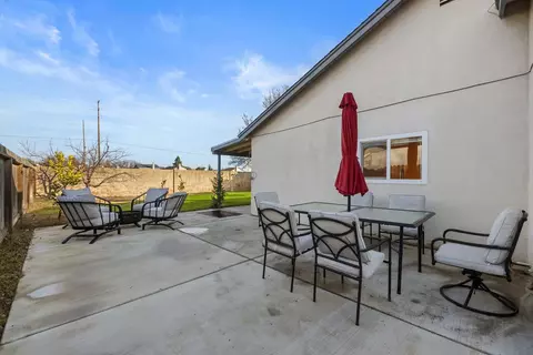Exterior - 2513 Stoneridge Dr, Modesto, CA 95355 photo 3 of 9