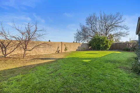 Exterior - 2513 Stoneridge Dr, Modesto, CA 95355 photo 5 of 9