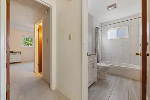 Entry Way - 2513 Stoneridge Dr, Modesto, CA 95355 photo 6 of 8