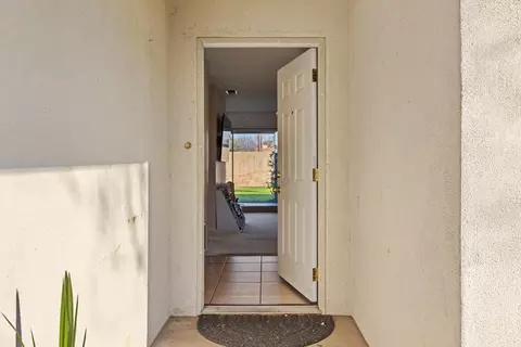 Entry Way - 2513 Stoneridge Dr, Modesto, CA 95355 photo 1 of 8