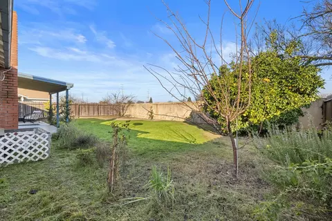 Exterior - 2513 Stoneridge Dr, Modesto, CA 95355 photo 8 of 9