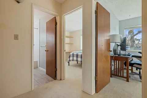 Entry Way - 2513 Stoneridge Dr, Modesto, CA 95355 photo 4 of 8