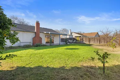 Exterior - 2513 Stoneridge Dr, Modesto, CA 95355 photo 7 of 9