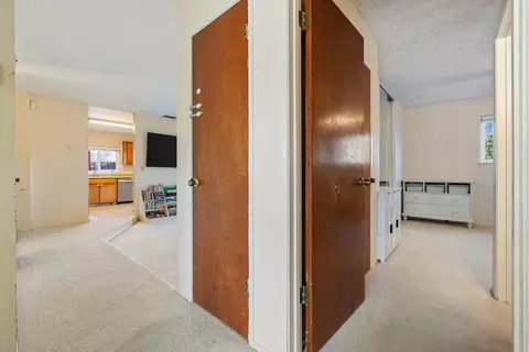 Entry Way - 2513 Stoneridge Dr, Modesto, CA 95355 photo 7 of 8