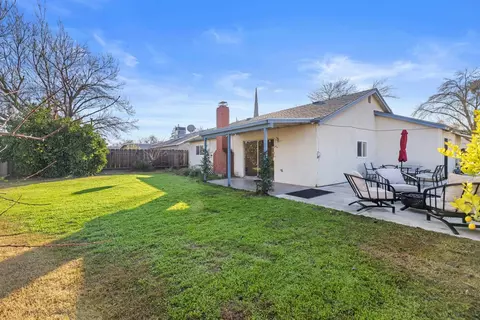 Exterior - 2513 Stoneridge Dr, Modesto, CA 95355 photo 6 of 9