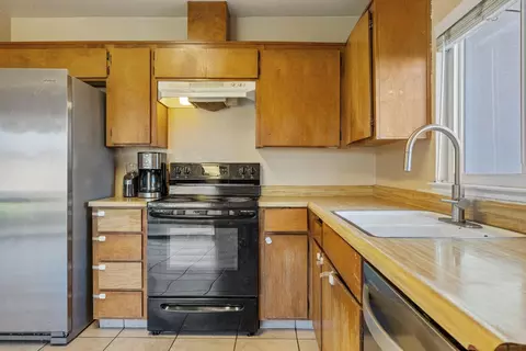 Kitchen - 2513 Stoneridge Dr, Modesto, CA 95355 photo 5 of 5