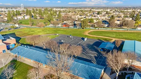 View/Area - 482 Quail Run Cir, Tracy, CA 95377 photo 7 of 8