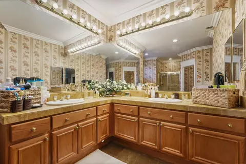 Bath - 482 Quail Run Cir, Tracy, CA 95377 photo 2 of 5