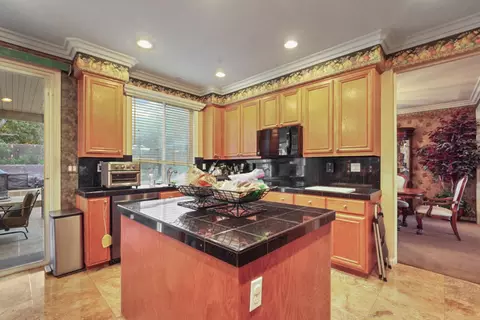 Kitchen - 482 Quail Run Cir, Tracy, CA 95377 photo 2 of 4