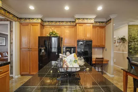 Kitchen - 482 Quail Run Cir, Tracy, CA 95377 photo 4 of 4