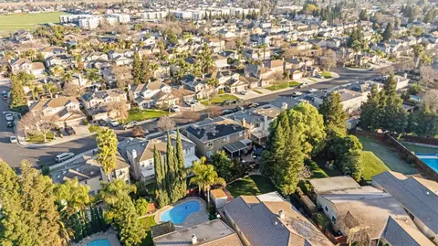 View/Area - 482 Quail Run Cir, Tracy, CA 95377 photo 3 of 8